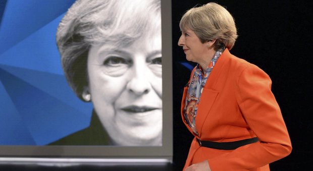 Dalla Brexit all'Isis nel duello tv May-Corbyn: ma la premier non convince