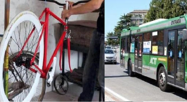 Sfida col brivido, in bici contro il bus Ultima frontiera della trasgressione