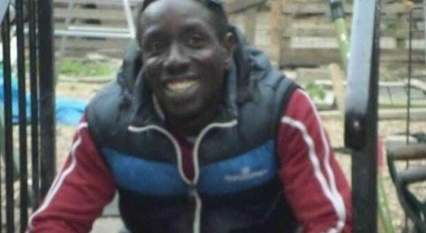 Londra, uomo ucciso durante una rissa: «Pugnalato per proteggere il figlio»