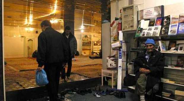 Giustifica terroristi in tv a Quinta Colonna arrestato in una moschea di Roma