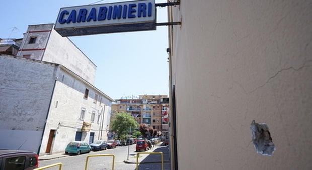 Raid a Napoli: sventagliata di mitra contro caserma dei carabinieri