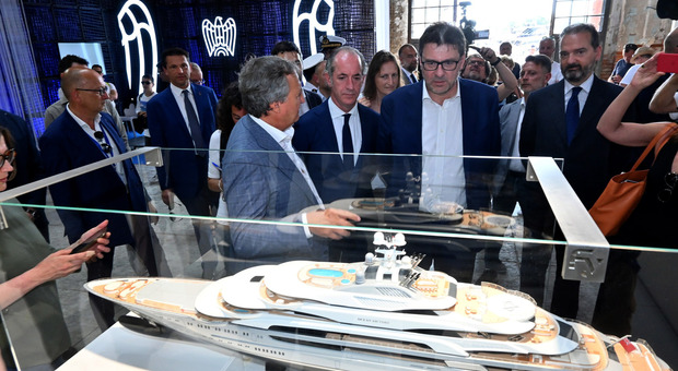 Giorgetti al Salone nautico con il sindaco Brugnaro e il governatore Zaia