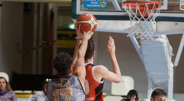 Basket, Siena esclusa dalla serie A2. Cancellata la partita con la Virtus di domenica 24
