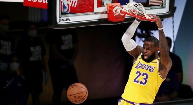 Nba, finale di Conference: i Lakers dominano contro Denver Nuggets