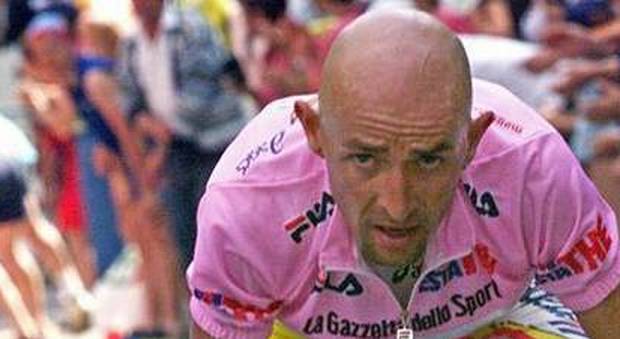 Le intercettazioni: "Cinque sì al telefono così la camorra rubò il Giro a Pantani"