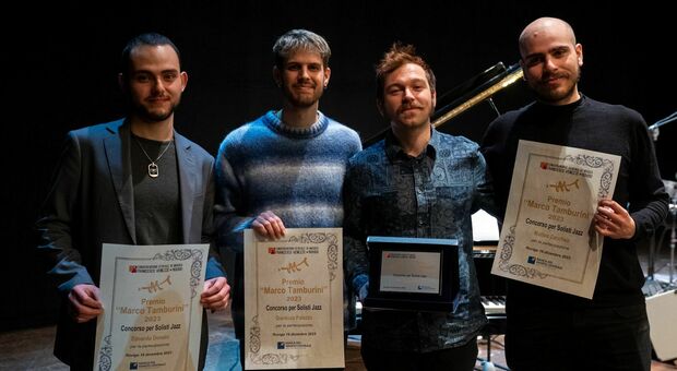 I quattro finalisti del Premio tamburini. Stefano Maimone è il terzo da sinistra