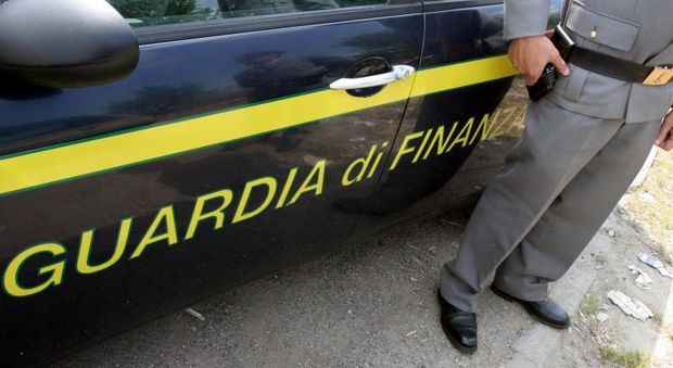 Roma, finanziere trovato morto alla fermata del bus: è giallo