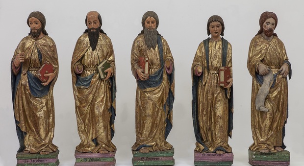 Le 5 statue rubate 36 anni fa dall'altare della Pieve di San Pietro in Zuglio