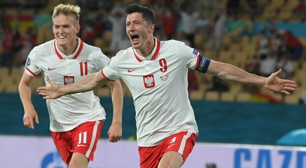 Lewandowski risponde a Morata: la Spagna non sa vincere e fa 1-1 con la Polonia
