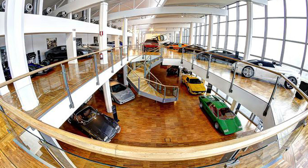 La mostra s'inserisce nella collezione del Museo Lamborghini di Sant'Agata Bolognese, inaugurato nel 2001, che accoglie le più belle automobili progettate dall'azienda dal 1963 ad oggi