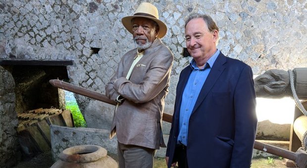 Morgan Freeman stregato da Pompei: la star ancora negli Scavi