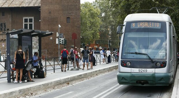 Roma, guasti ai tram: è record, in circolazione c'è il 50% dei mezzi in meno rispetto al 2020