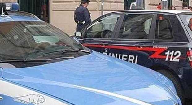 Follia sulla E45: camionista distrugge auto dei carabinieri