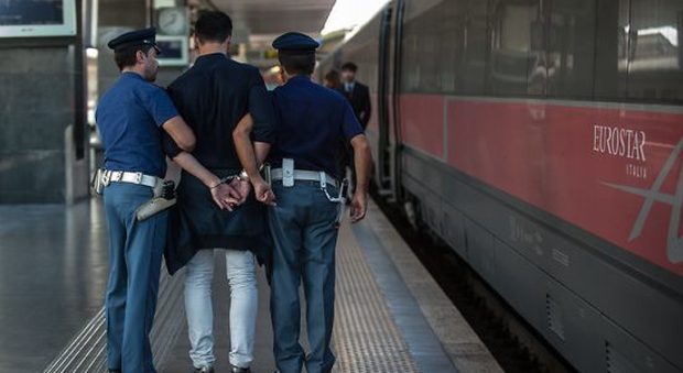 Clandestino tenta di uscire dall'Italia dopo condanna: arrestato ai confini