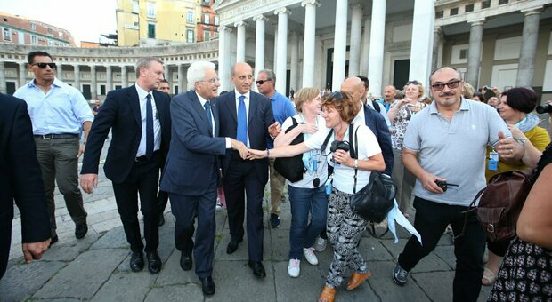 Napoli aspetta Mattarella per il bis: «Presidente, torni presto in città»
