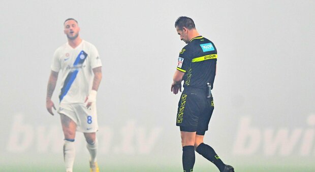 Genoa-Inter, partita sospesa per fumogeni: cosa è successo e cosa rischiano i rossoblù