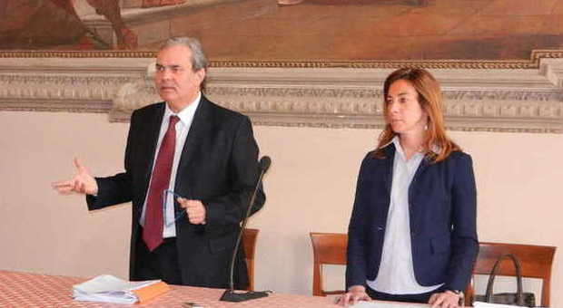 Da sinistra il sindaco Achille Variati e l'assessore Michela Cavalieri. Per i vicentini, l'aumento medio dell'Irpef sarà di 11 euro