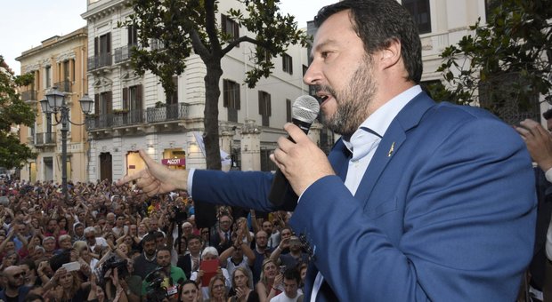 Salvini cerca nuovi consensi con l'operazione spiagge sicure