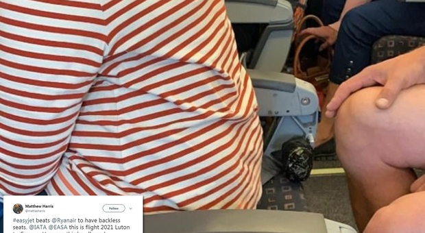 Il sedile del volo EasyJet è senza schienale, la compagnia chiede di rimuovere la foto postata sui social