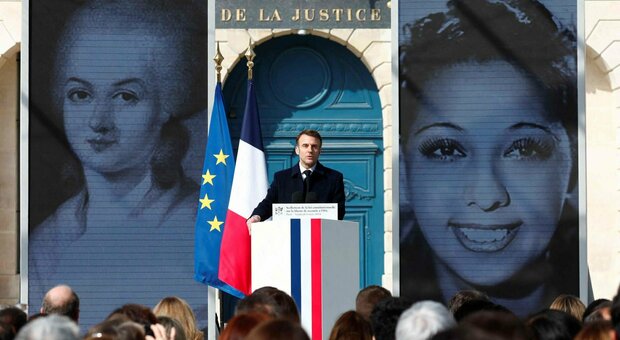 Macron: «Vogliamo inserire l'aborto nella carta dei diritti fondamentali dell'Ue»
