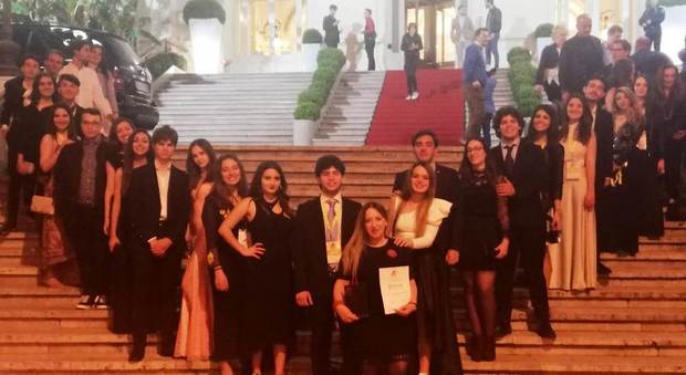 studenti del classico scienze umanistiche vincono a Sanremo il premio internazionale sulla riscrittura della tragedia greca