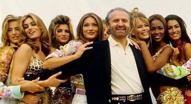 Gianni Versace con le top model_ Cindy Crawford official Instagram account