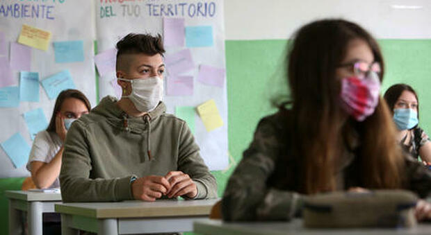 Scuola, oggi le superiori in classe ma soltanto in Abruzzo, Toscana e Valle d'Aosta: in totale sono 220mila studenti