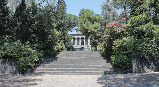 Il mausoleo Schilizzi a Posillipo