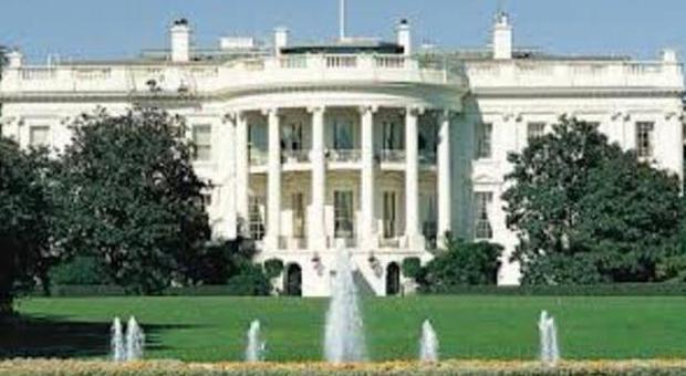 Washington, allarme bomba alla Casa Bianca: evacuata la sala stampa, ma era un falso