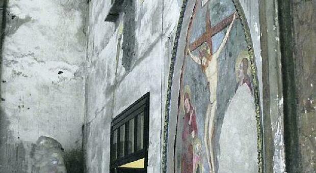 Napoli, la chiesa di Sant'Antonio Abate va in rovina: sfregio al dipinto di Luca Giordano