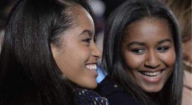 Sasha Obama mano nella mano con un ragazzo: chi è il nuovo fidanzato della figlia di Barack Obama