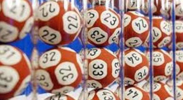 Lotto, le estrazioni del 17 novembre e i numeri vincenti del Superenalotto