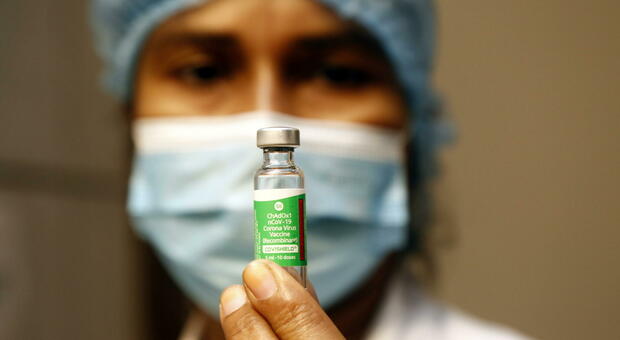Vaccino AstraZeneca, pubblicato il contratto con l'Ue. Von der Leyen: «Clausola best effort non esiste»