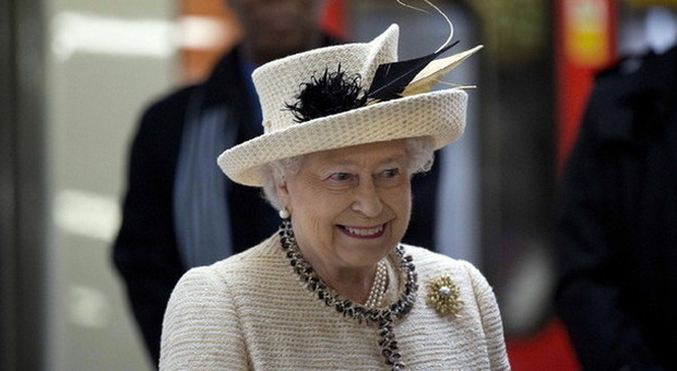 Elezioni inglesi, la Regina si chiuderà a Windsor in attesa che passi la bufera