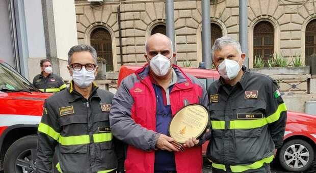 Vigile del fuoco dopo 40 anni in pensione, il saluto dei comandanti al capoturno Domenico Giordani