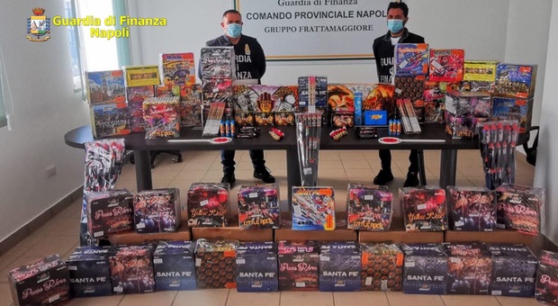 Natale a Napoli, sequestrata una tonnellata di botti pericolosi: un arresto