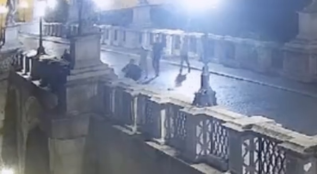 Roma, scultura danneggiata a Castel Sant'Angelo: Jago pubblica il video