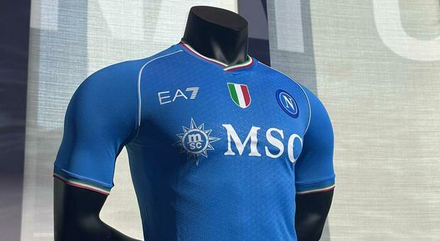 Napoli, la nuova maglia in vendita: subito in tilt il web store