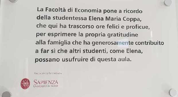La targa ricordo posta all'Università La Sapienza