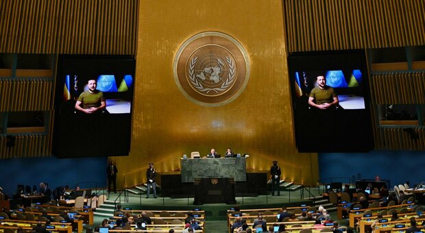 Zelensky, standing ovation all'Onu: «Possiamo vincere la guerra ma servono tempo e armi»