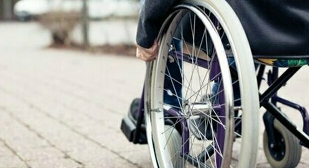 Bimbo con disabilità vessato dai parenti: scattano le misure