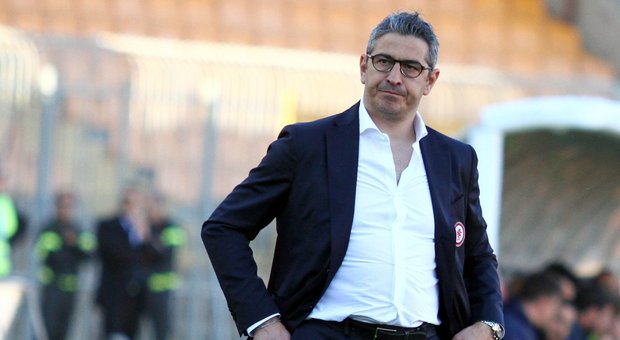 Il Foggia esonera il tecnico Padalino dopo la sconfitta nel derby col Lecce