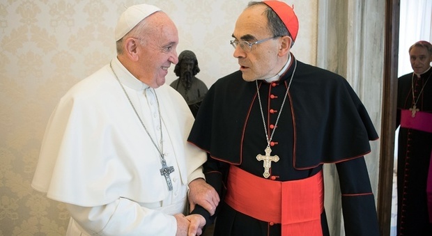 «Il Papa non punisce il cardinale francese che non ha denunciato alla polizia un pedofilo, la rabbia delle vittime