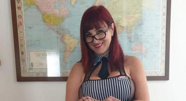 La sexy - prof Anna Ciriani bacchetta il ministro dell'Istruzione