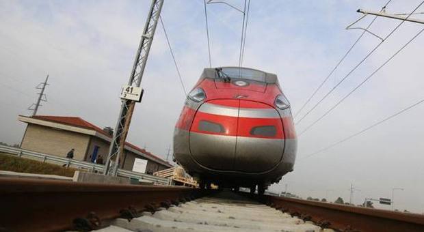 Napoli-Roma, l'odissea dei pendolari: treno guasto sui binari, fino a 120 minuti di ritardo