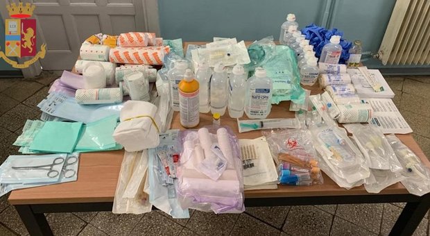 Roma, arrestato infermiere del pronto soccorso: aveva rubato e nascosto materiale sanitario dell'ospedale