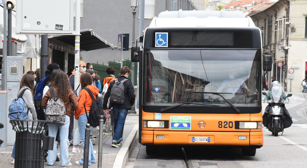 In programma la sostituzione di 225 autobus vecchi con mezzi più efficienti, ma ne sono stati acquistati solo la metà