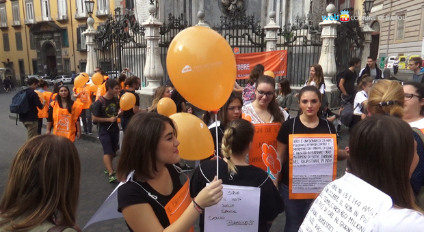 Napoli celebra la giornata Onu delle bambine, flashmob in piazza del Gesù
