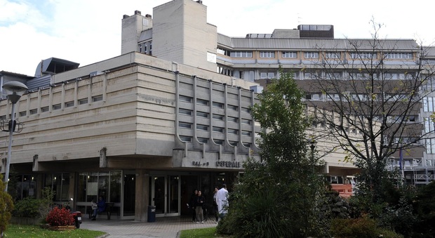 Macerata, arnese lasciato nella pancia del paziente: due medici condannati