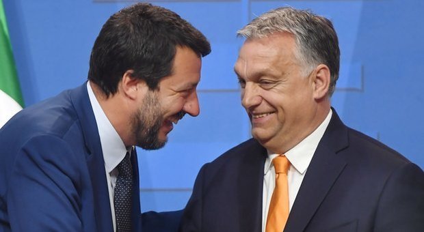 Governo, Orban a Salvini: «Caro amico, grazie per aver impedito il flusso di migranti»